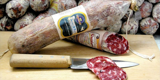 Salame di Sant'Angelo dei Nebrodi: Un'Eccellenza Siciliana tra Storia, Sapore e Benefici